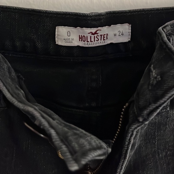 Hollister high waisted black jean shorts front and back pocket accessible - Picture 3 of 3